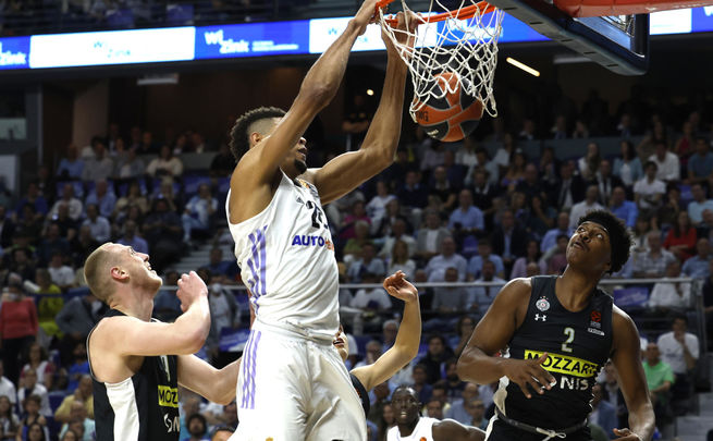 Tavares ante el Partizán / EFE