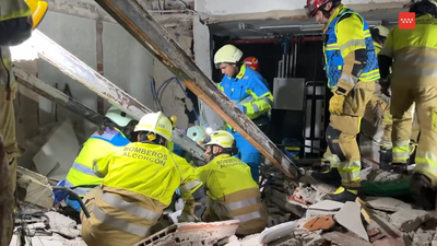 Dos trabajadores heridos, uno grave, por el derrumbe de un techo en un edificio en Alcorcón