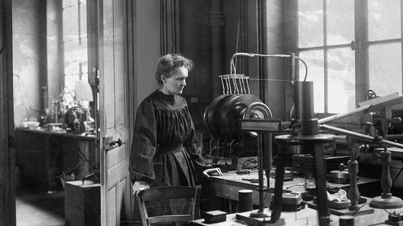 Marie Curie en su laboratorio