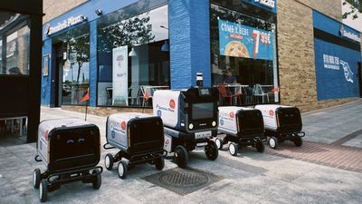 Una pizzería de Alcobendas reparte sus pedidos con robots