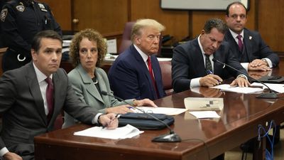 Trump afronta 37 cargos por llevarse documentos clasificados