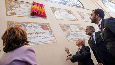 La Comunidad de Madrid instala un azulejo en Las Ventas en homenaje al torero Andrés Hernando