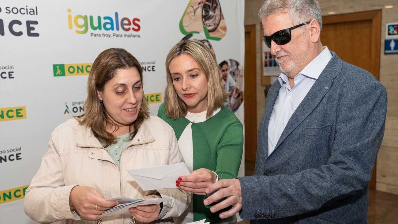 Presentación del sistema de voto para personas con discapacidad visual