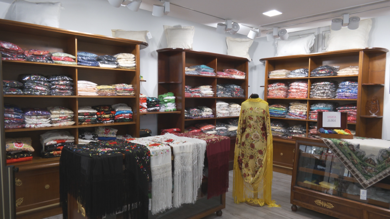 ¿Cómo debemos lucir el mantón de manila?