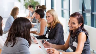 Cuatro grandes grupos hosteleros buscaron hoy empleados con entrevistas de trabajo rápidas