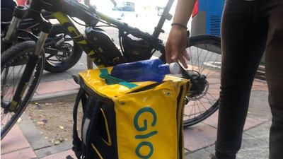 Un rider de Glovo denuncia la paliza de un encargado de un supermercado de Leganés