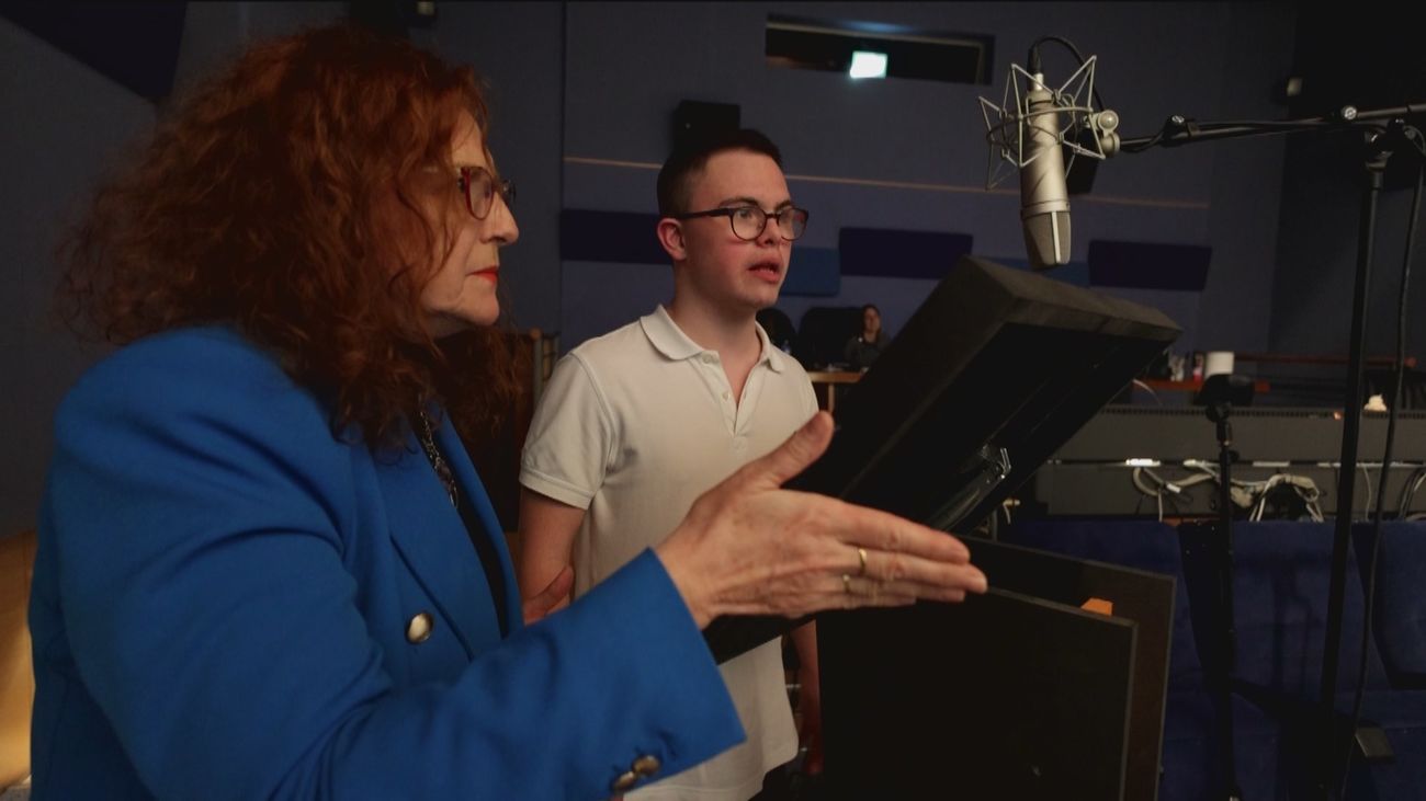 La voz de película de Ángel, un chico madrileño con síndrome de Down