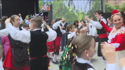 Agua del Santo, claveles y baile dan color a San Isidro