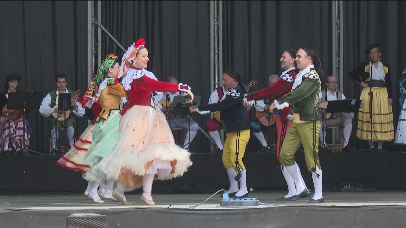 La Plaza Mayor acoge el espectáculo de bandas regionales por las fiestas de San Isidro