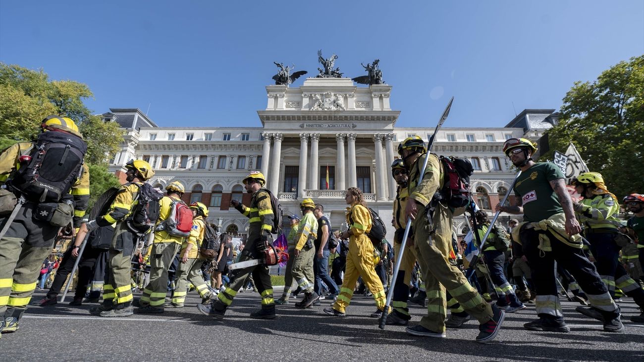 Los bomberos se manifiestan este martes en Madrid para exigir una ley estatal que regule su profesión
