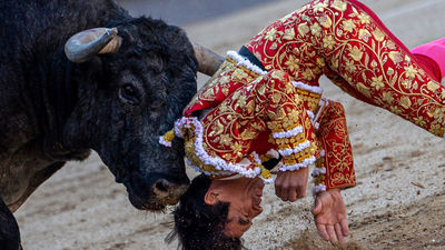 Un toro estrella y una corrida de Escolar recuperan el espíritu de Las Ventas
