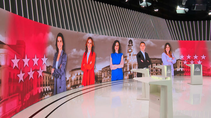 El plató de Telemadrid preparado para el debate de los cinco candidatos a la Presidencia de la Comunidad de Madrid / Telemadrid