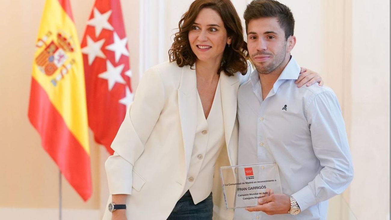 Ayuso recibe en Sol al mostoleño Fran Garrigós, campeón del mundo de judo
