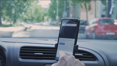 El 66% de los españoles utiliza el smartphone mientras conduce