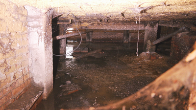 El tormento de vivir rodeados de aguas fecales, suciedad y roedores, en Latina