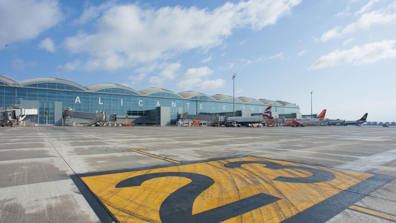 Las tasas aeroportuarias de Aena suben desde este viernes un 4,09%