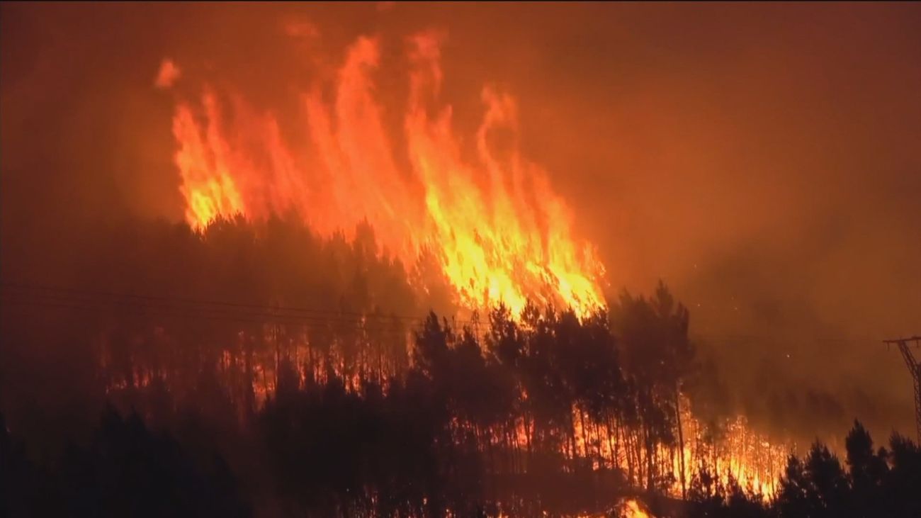 El incendio de Las Hurdes ha arrasado ya 8.500 hectáreas en menos de 48 horas