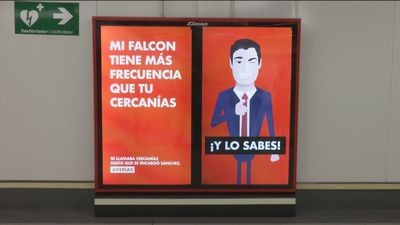 Carteles contra Sánchez en el Metro de Sol