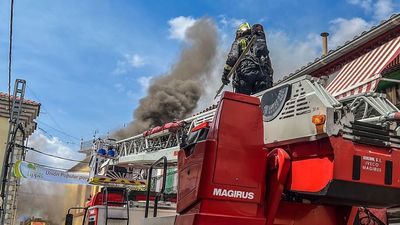 Arde una casa en Robledo de Chavela y el fuego se extiende a otras cuatro viviendas