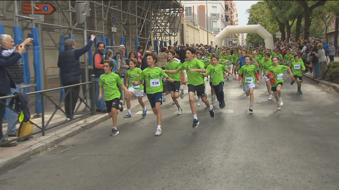 Los niños del colegio Jesús María corren en Madrid contra el cáncer