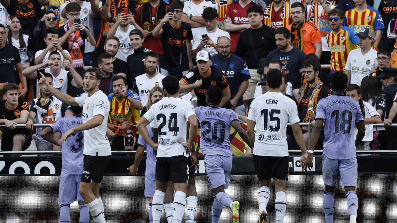 Ponen en libertad los tres jóvenes detenidos por los insultos racistas a Vinicius en Valencia