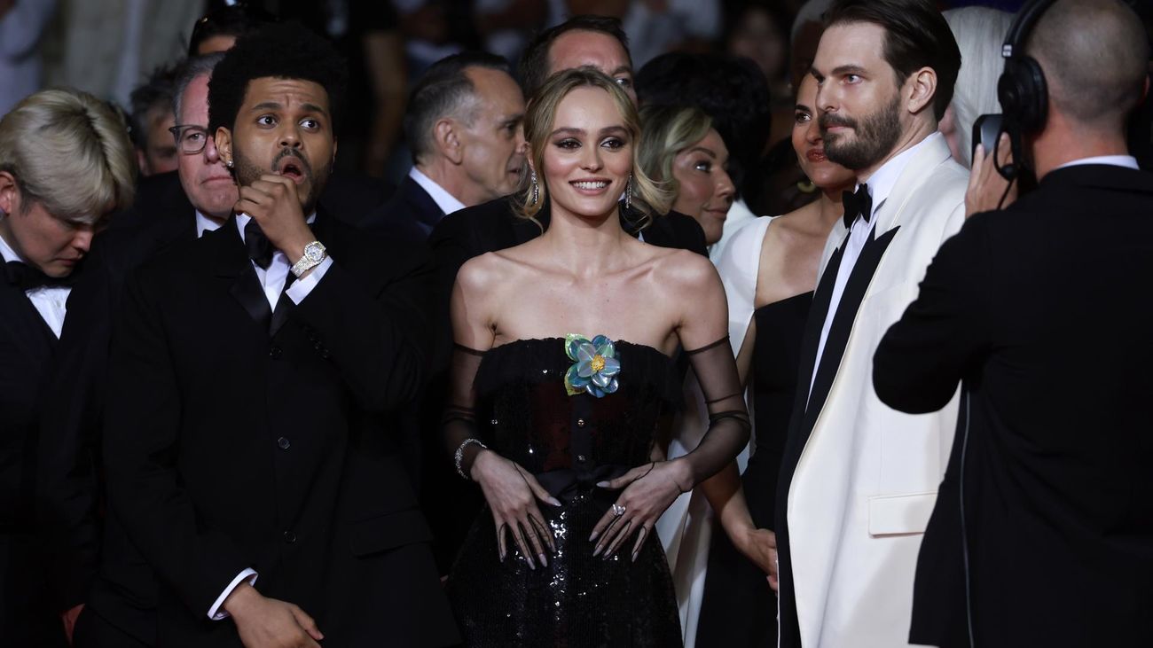 Abel Makkonen Tesfaye aka The Weeknd, Lily-Rose Depp y Sam Levinson llegan a la proyección de 'The Idol' durante la 76ª edición del Festival de Cine de Cannes