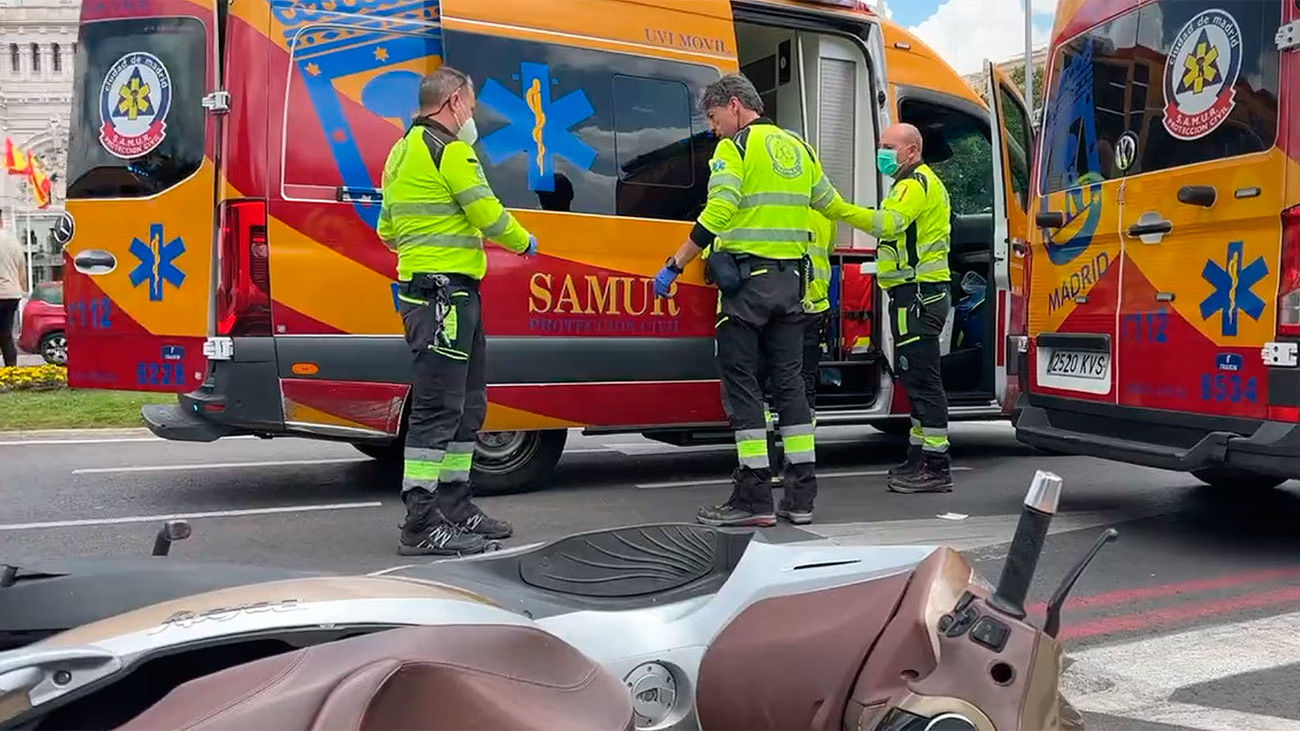 Un motorista herido en Cibeles tras chocar con un taxi cuando huía de la Policía