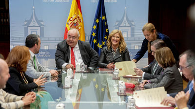 Gobierno y asociaciones judiciales y fiscales firman el acuerdo de mejora salarial y ampliación de plantillas