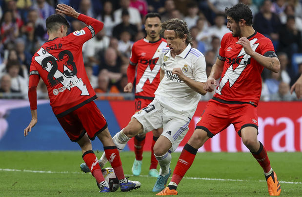 Modric ante el Rayo Vallecano / EFE