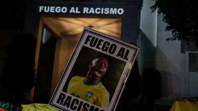 Brasileños se manifiestan en apoyo a Vinicius frente al Consulado de España en Sao Paulo