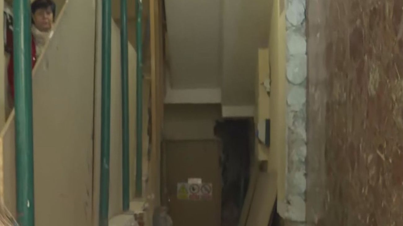 Vecinos de Latina, con la obra del ascensor paralizada por la negativa de un local comercial