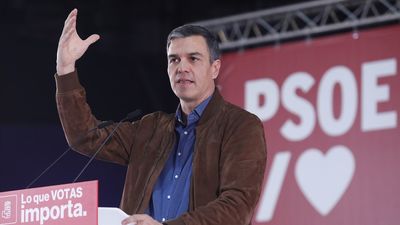 Protesta masiva contra Pedro Sánchez en Gijón durante un mitin del PSOE