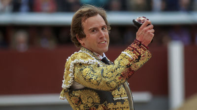 Román, con oreja, y Espada, sin premio, se entregan en el ecuador de la Feria