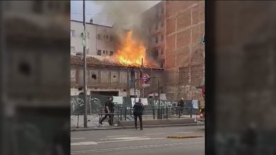 Un herido leve en un incendio de un edificio abandonado en Vallecas