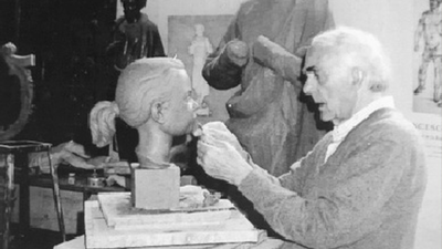 Manzanares El Real homenajea al escultor del 'gato' y el 'montañero'