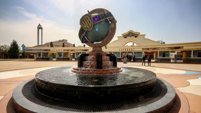 La Comunidad estudiará las necesidades de acceso al Parque Warner en periodo estival