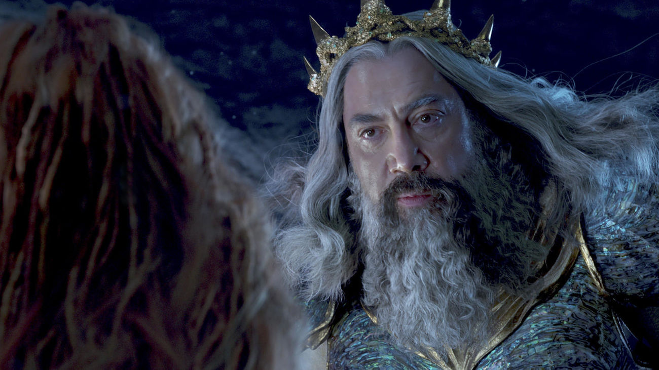 Fotograma de la película "La Sirenita" con Javier Bardem (en la imagen), en el papel de rey Tritón, y Halle Bailey, como Ariel
