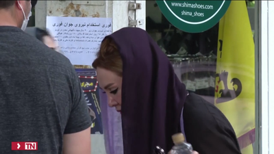 Irán estudia limitar el acceso a los servicios bancarios a mujeres que no usen el velo