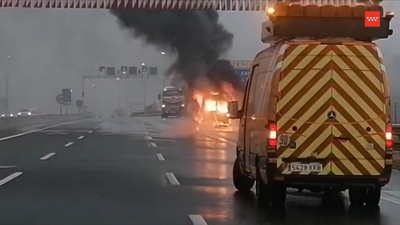 Se incendia una ambulancia privada en la AP-6