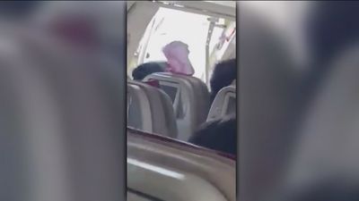 Pánico en un avión de Corea al abrirse la puerta en pleno vuelo