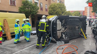 Un herido tras embestir con su coche a varios vehículos estacionados en Parla