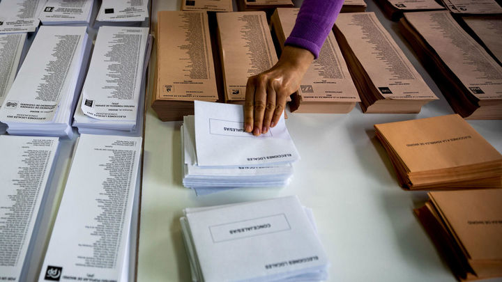 Sondeos a pie de urna en España este 28-M