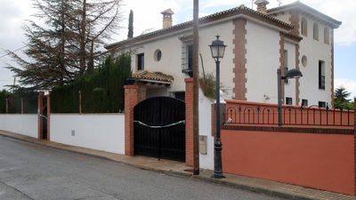 Investigan como homicidio las muertes de una mujer embarazada y su hijo en Granada