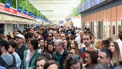 Optimismo en la Feria del Libro de Madrid pese a las nubes
