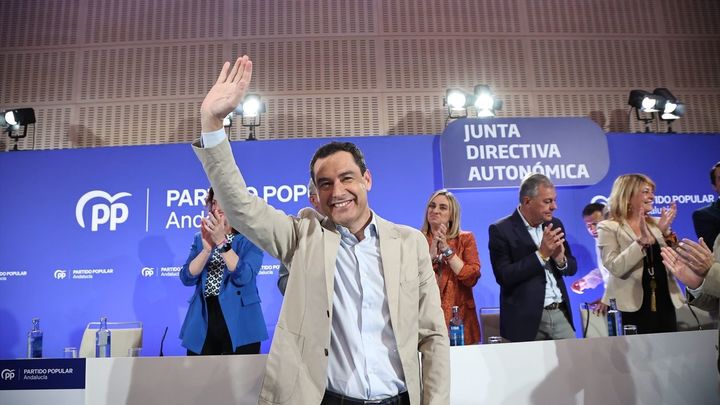 El presidente del PP-A, Juanma Moreno, ante la Junta Directiva del PP-A reunida en Sevilla tras las elecciones locales del 28 de mayo. / EUROPA PRESS