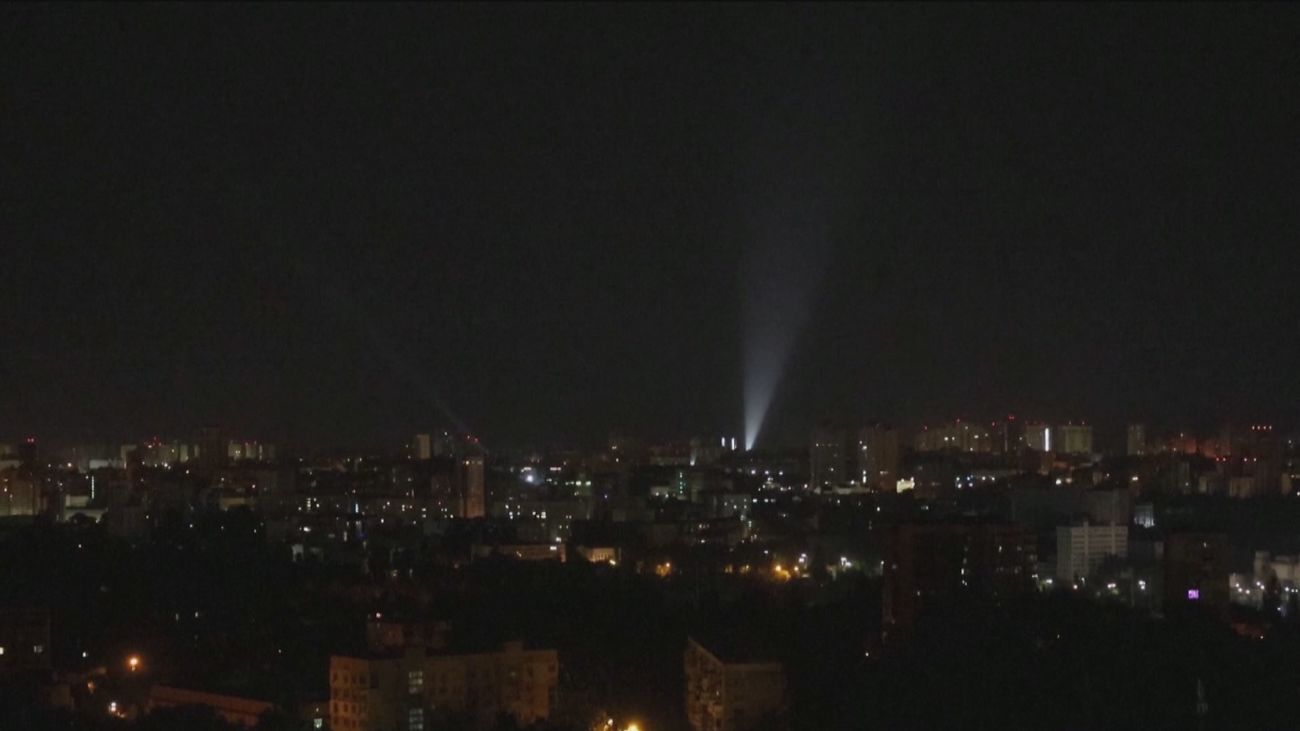 Una persona hospitalizada tras fuertes explosiones en el centro de Kiev