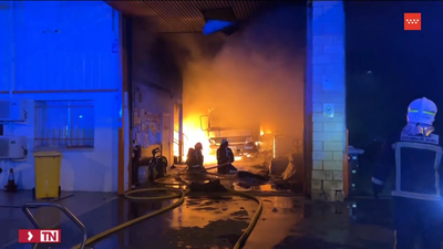 Controlado un incendio sin heridos en dos naves industriales en Campo Real