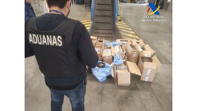 Incautada casi media tonelada de cocaína en el aeropuerto de Barajas