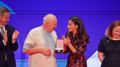 La Reina Letizia entrega las Medallas de Oro de Cruz Roja