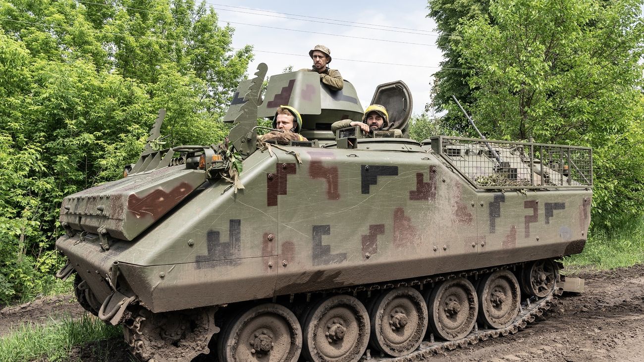 Ucrania golpea sistemas antiaéreos y de artillería y depósitos de combustible rusos